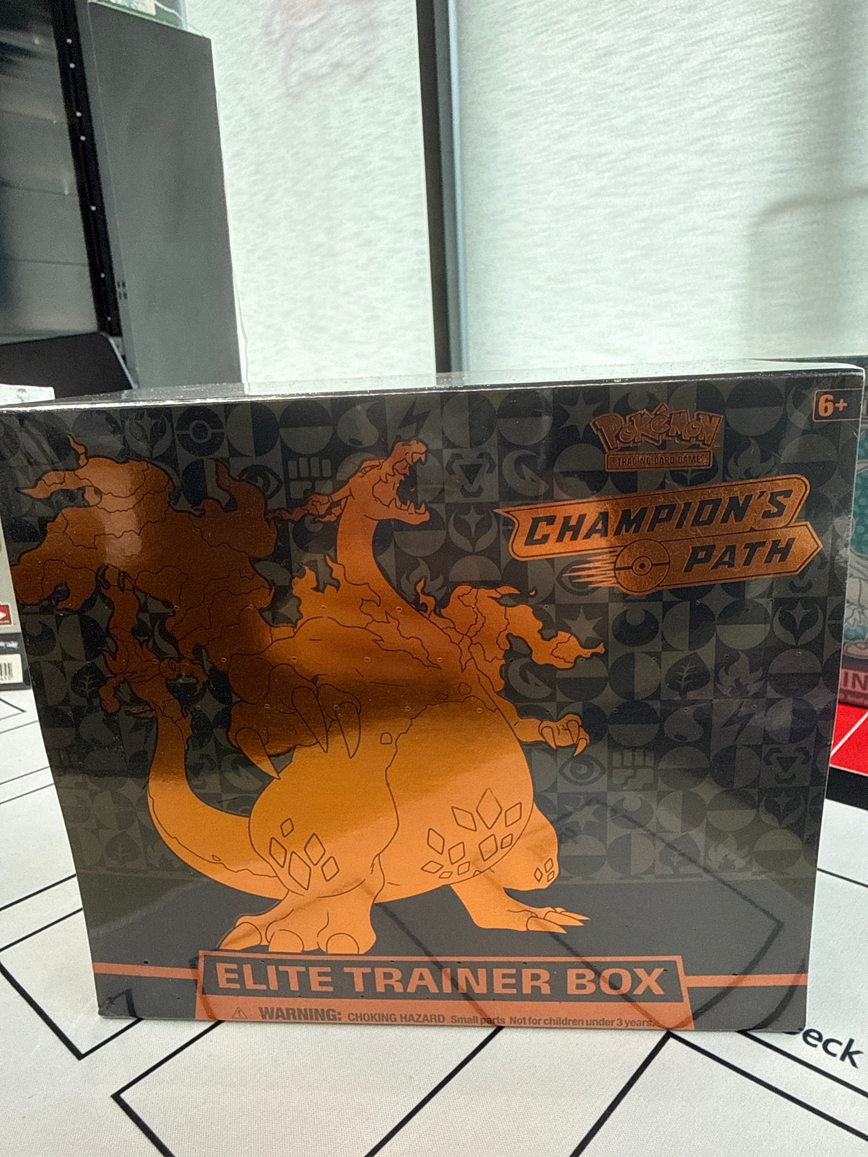 Elite Trainer Box Pokemon Champion's Path